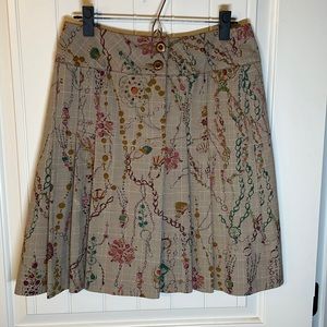 Pleated skirt with floral and “tweedy” fabric